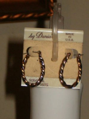 GOLD TWISTED HOOP EARRINGS