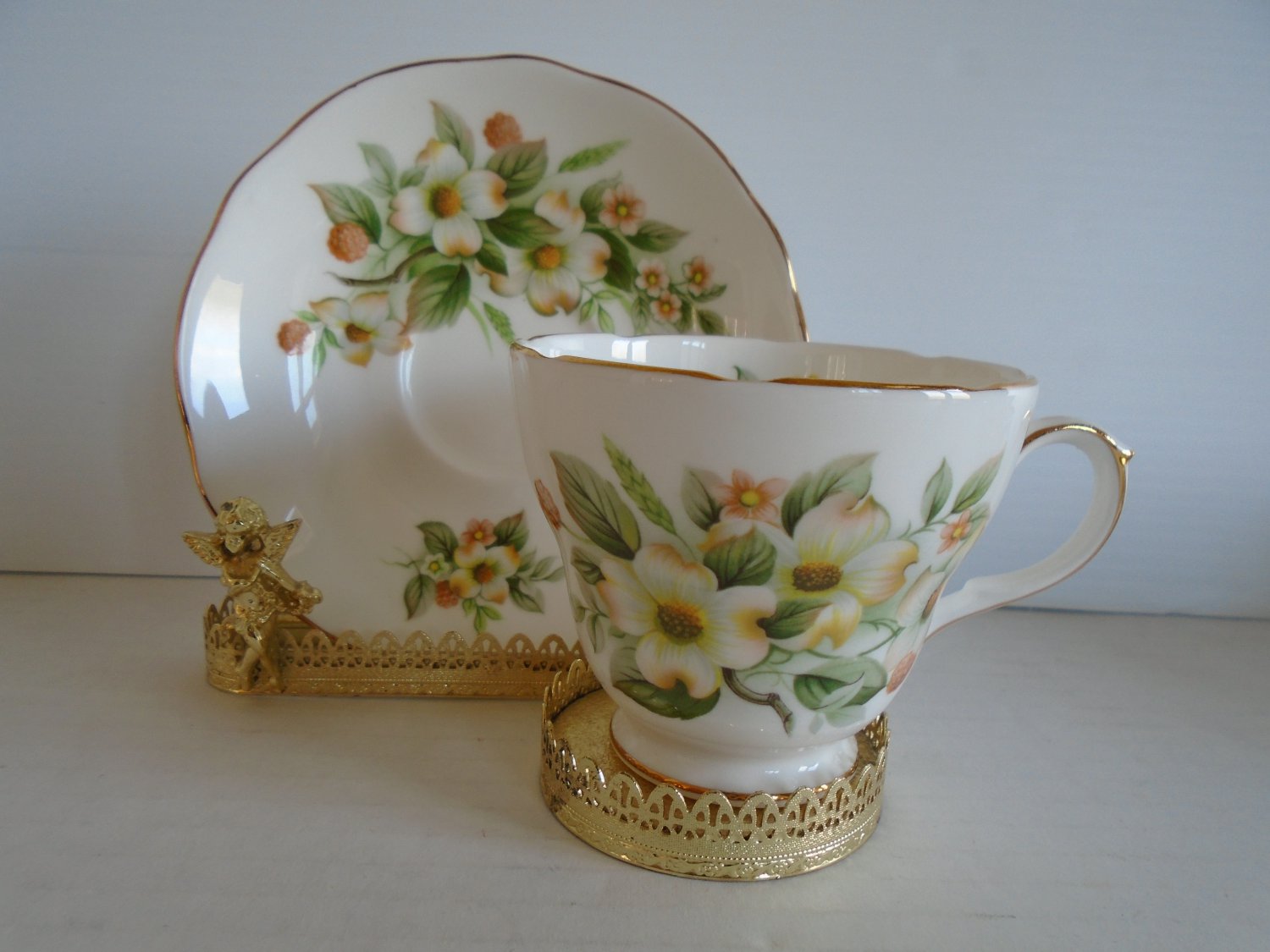 Beautiful Duchess Bone China Made In England Dogwood Tea Cup & Saucer