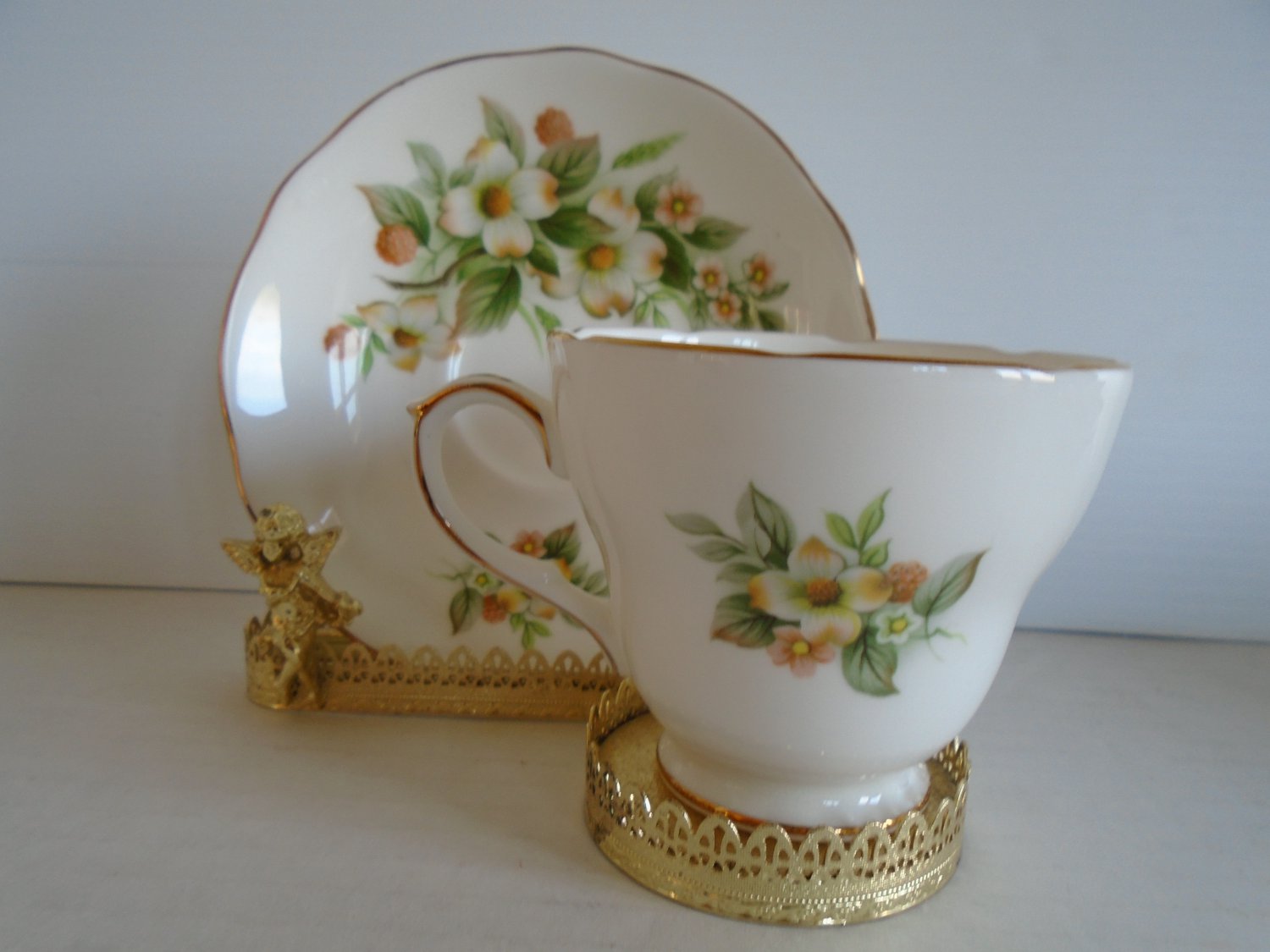 Beautiful Duchess Bone China Made In England Dogwood Tea Cup & Saucer