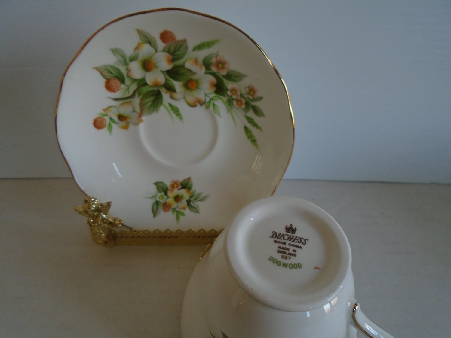 Beautiful Duchess Bone China Made In England Dogwood Tea Cup & Saucer