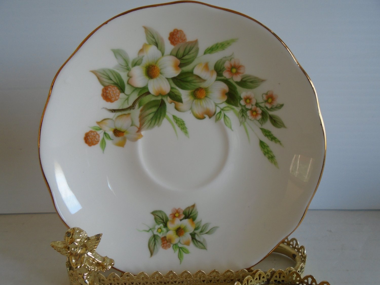 beautiful-duchess-bone-china-made-in-england-dogwood-tea-cup-saucer