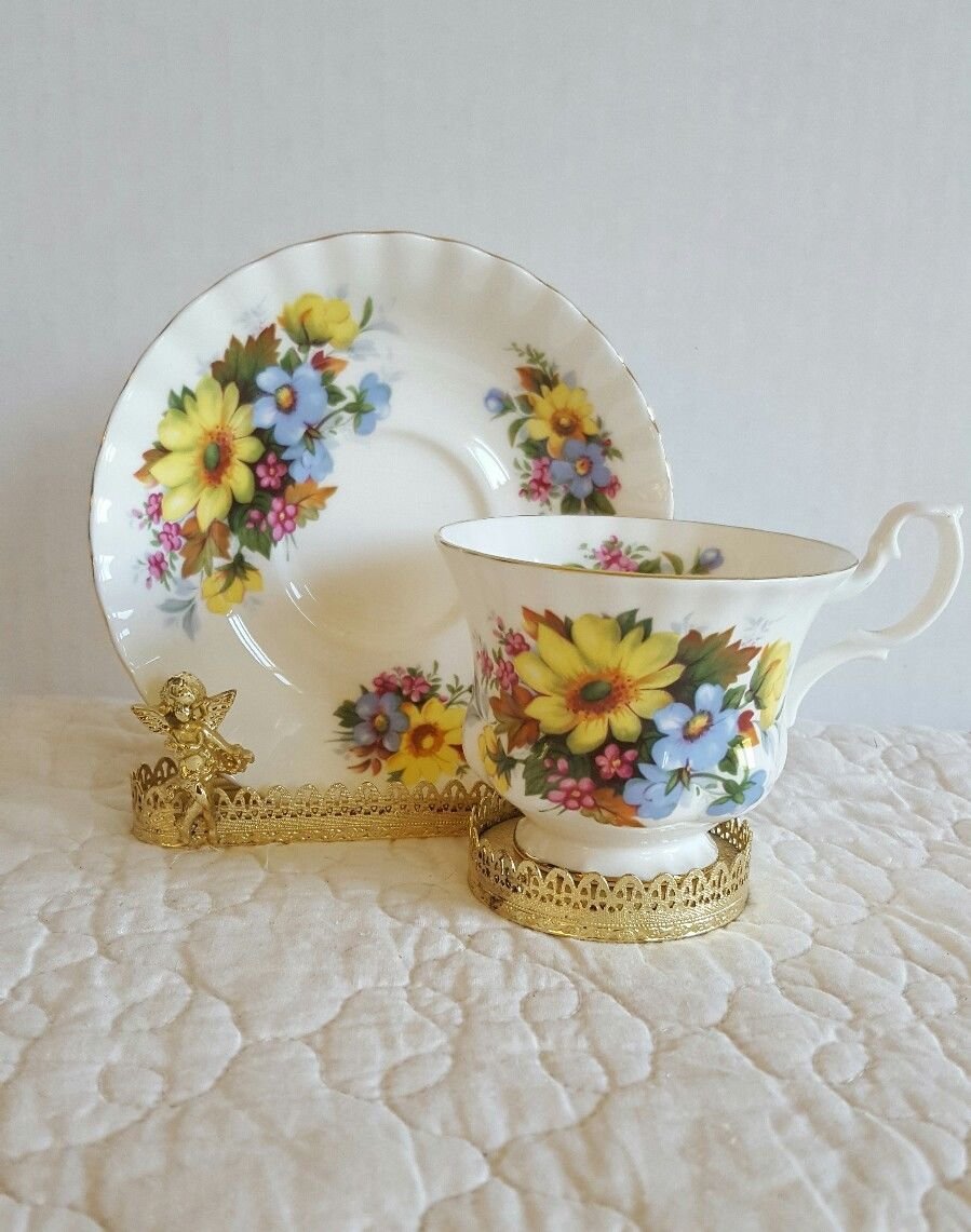 ROYAL ALBERT Gorgeous  Summer Bouquet Tea Cup and Saucer EUC Ship Fast w Trackin