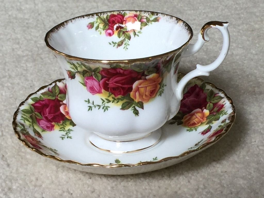 Royal Albert Bone China Old Country Roses Tea Cup and Saucer EUC Ship Fast