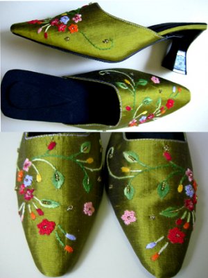 Classique Green Embroidered Shoes Size US 6