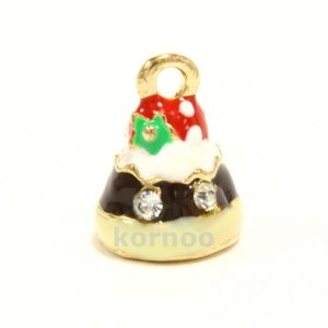 Layered cake charm with icing