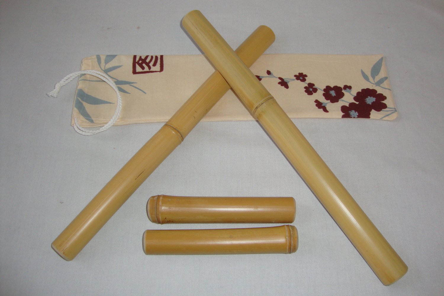 Массажный бамбуковый. Массаж бамбуковыми палочками. Бамбуковые массажные палочки. Массажные палочки из бамбука. Китайские палочки для массажа.