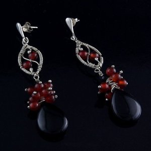 Silver earrings with black and cornelian agate