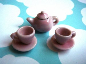 Dollhouse Miniature - Tea Cups and TeaPot Set (Pink)