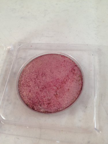 Essence Metal Glam Eyeshadow Tester Pan #03 Frosted Apple eye shadow