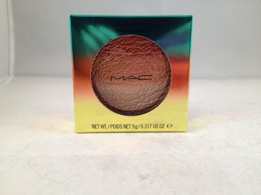 MAC Cosmetics Wash & Dry Collection High-Light Powder Freshen Up highlighter compact