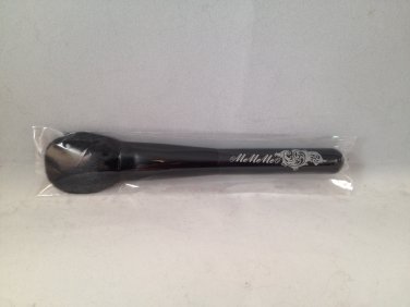 MeMeMe Cosmetics Loose Powder Brush face