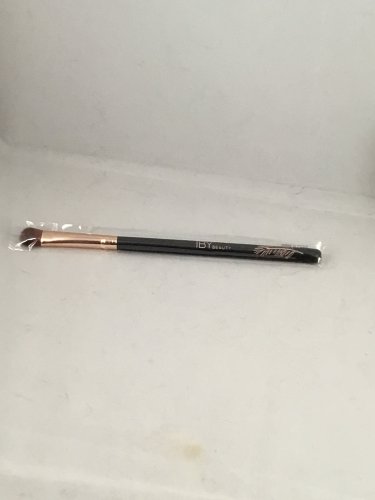 IBY Beauty Eyeshadow Fluff Brush Eye Shadow