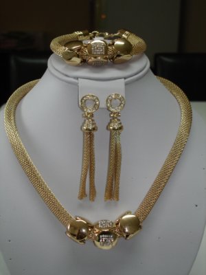 CLASSY MESH DROP SET