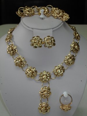 CHIC ROUND FLOWERS SET