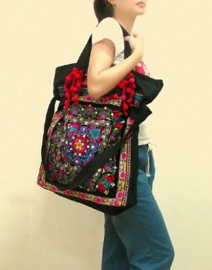 Flower --Embroidered Tote Shoulder Message bag