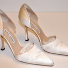 Manolo Blahnik White Satin 39.5/9.5 Pointed Toe Pump