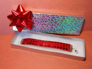 Gift box (red shiny bracelets)