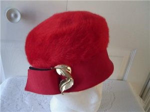 Vintage Red  Wool Fur Felt & Brooche 6 5/8 Small
