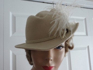 Vintage Beige Wool Felt /Huge Ostrich Feather Women Hat Small 21&Acirc;&frac12;" Georgette CA