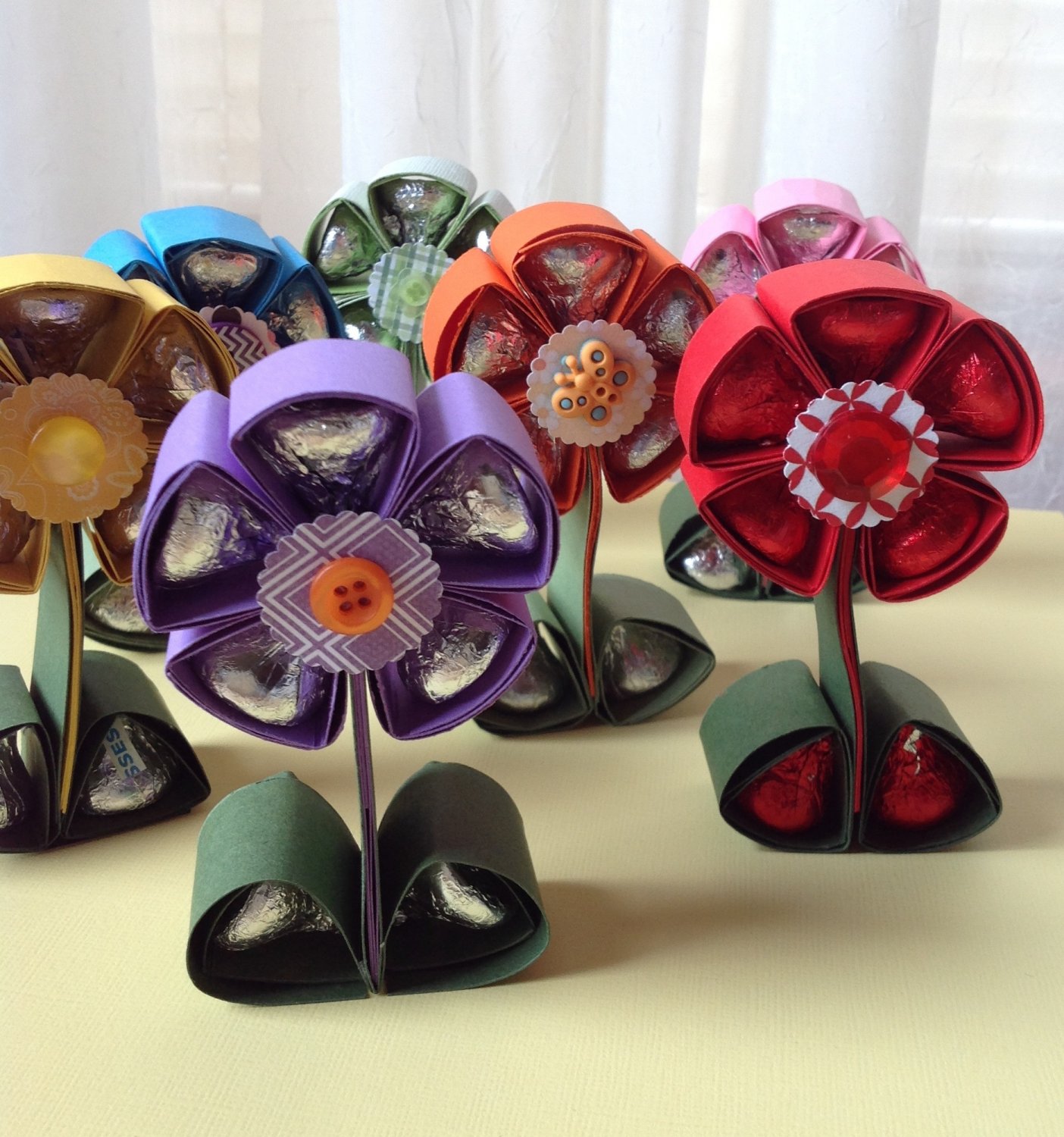 Flower w/Hershey Kisses Gift Treat Candy