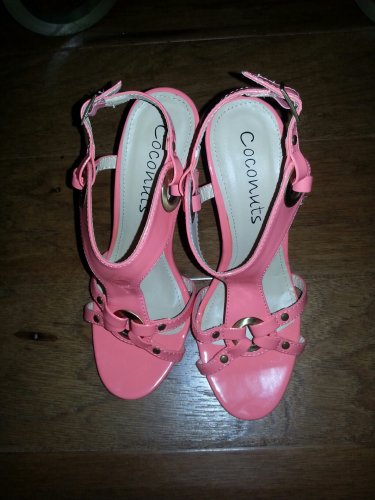 BNWT ~ Coconut Strappy Sandals, Coral, Size 7
