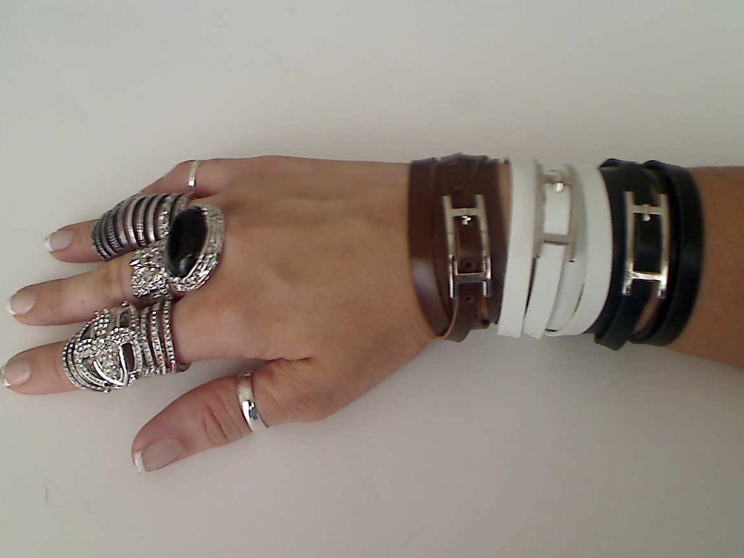 LEATHER WRAP BUCKLE BRACELET IN WHITE, BLACK OR BROWN