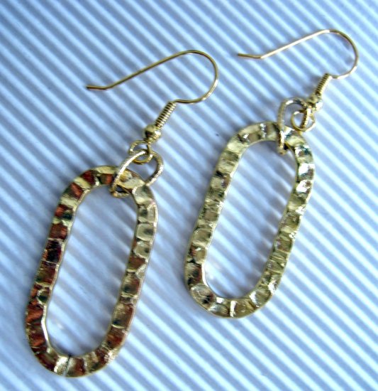 Fashion earrings: hammered gold earrings {537E}