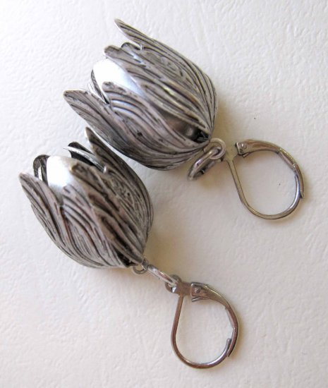 Silver flower buds fashion drop earrings {675E}