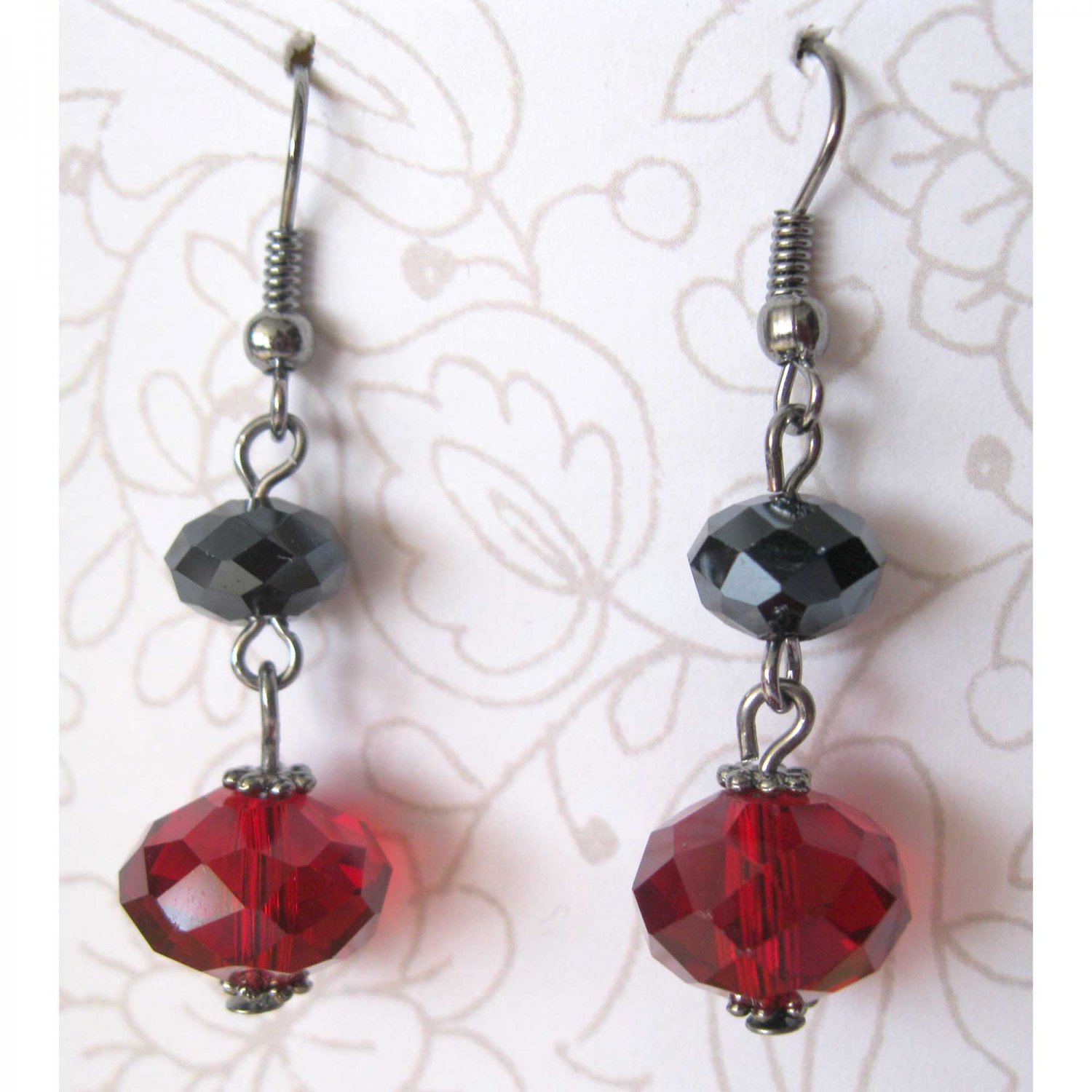 Red and black faceted glass fashion drop earrings - 1536e