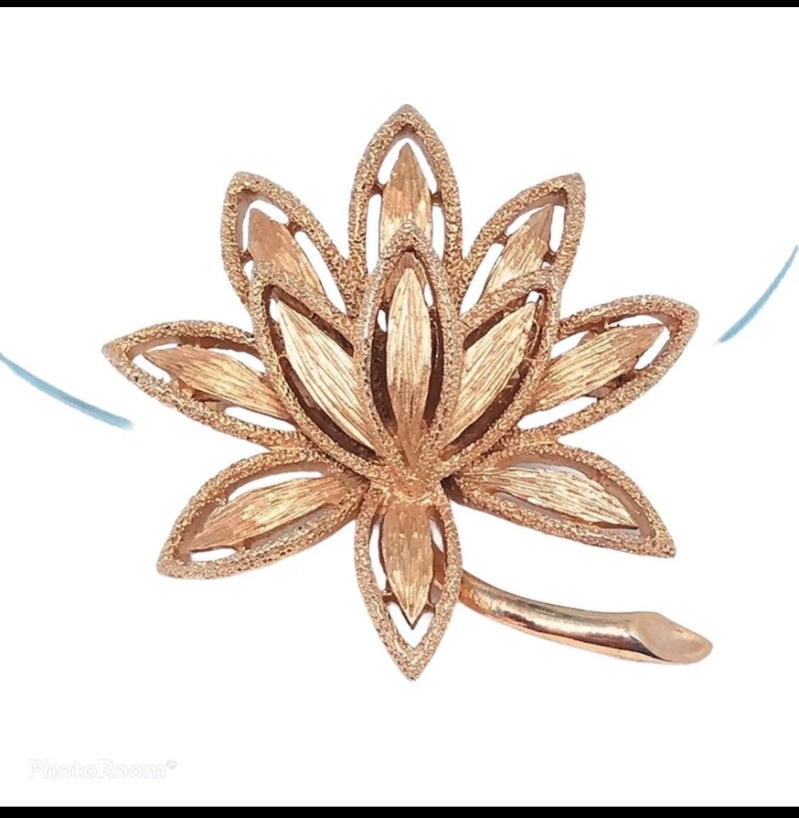 Vintage Avon Lotus gold Brooch - collectible jewelry