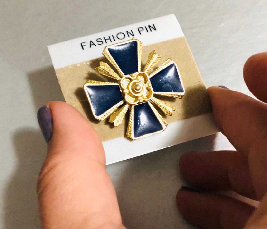 Vintage navy cross brooch collectible pin