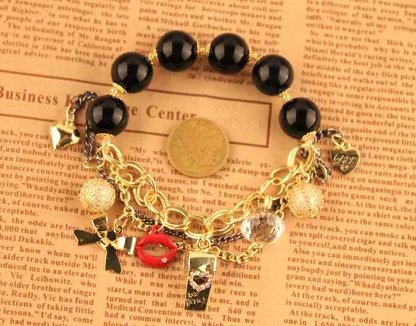 Betsey Johnson Marking/The Red Lips Whistle/The Black Beaded Elastic Bracelet