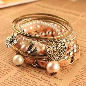Polyelement Bracelet With Multi-Layered Pearl Peachy Chysanthemum