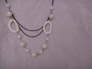white wood beautiful necklace type 1