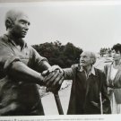 unknown 1986 photo 8x10 man and woman look at statue MR-5