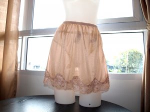 NWT CLASSIC SHEER NYLON HALF SLIP SKIRT, LACE DETAIL BROWN COLOR, WOMEN UNDERWEAR
