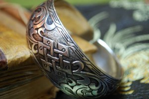 Tibetan Silver 'chinese knot' Bangle
