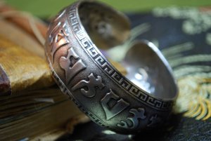 Tibetan Silver om mani pade me hum Bangle