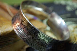 Tibetan Silver Concave Vines Bangle