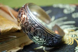 Tibetan Silver Eight Leaf Flower Bangle
