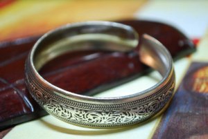 Tibetan Silver Engraved Vines Bangle