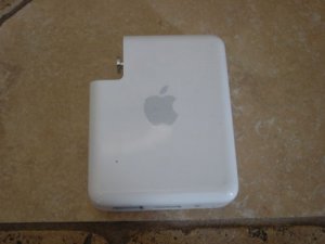APPLE AIRPORT EXPRESS A1264 MB321LL/A 802.11n DEFECTIVE UNIT (DOES NOT TURN ON)