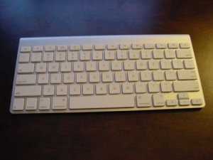GENUINE APPLE WIRELESS KEYBOARD A1314 PLEASE READ BELOW