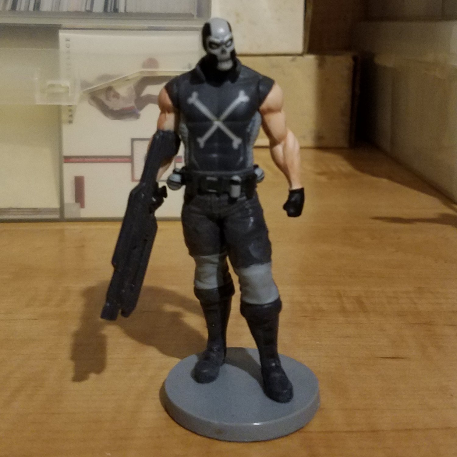 figurine crossbones