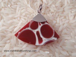 SHELL RED PENDANT