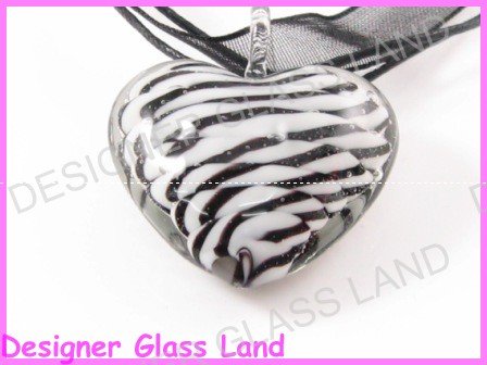 P830F LAMPWORK GLASS 3D HEART TWIST PENDANT NECKLACE