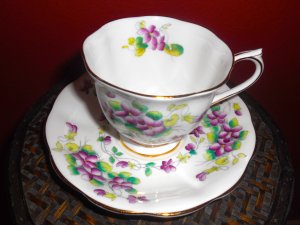 GORGEOUS ROYAL ALBERT TEA CUP AND SAUCER SET