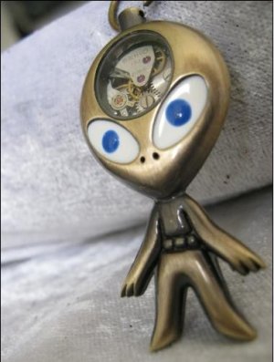 Alfresco Style Alien steampunk necklace with a vintage watch movement WORLDWIDE FREE SHIPPING