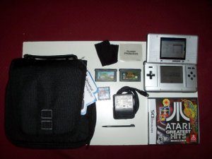 Nintendo DS Silver Original 4 Games Charger Case WORKS