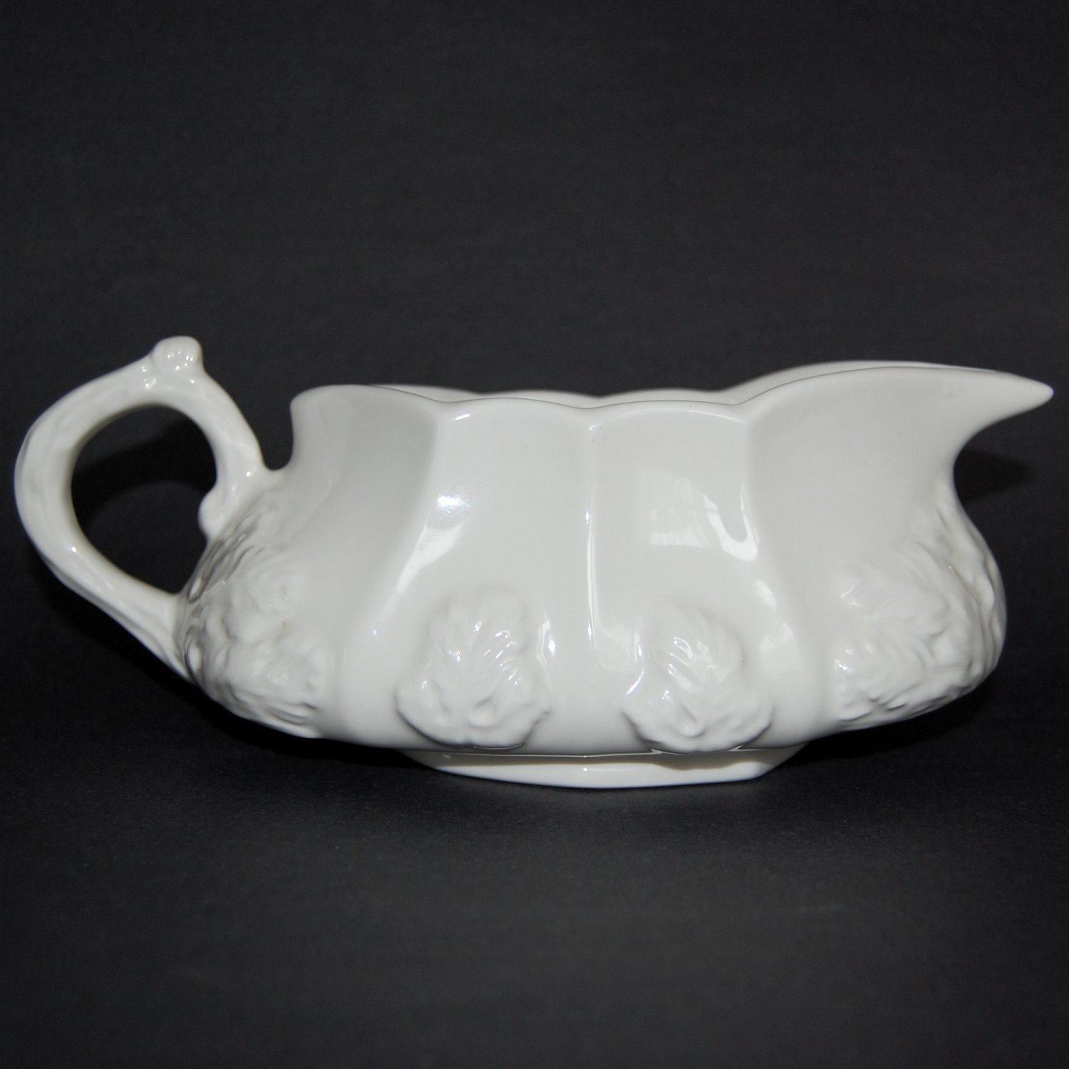 RedCliff Ironstone White Grape Leaf Pattern Sauce/Gravy Boat 1960s1970s